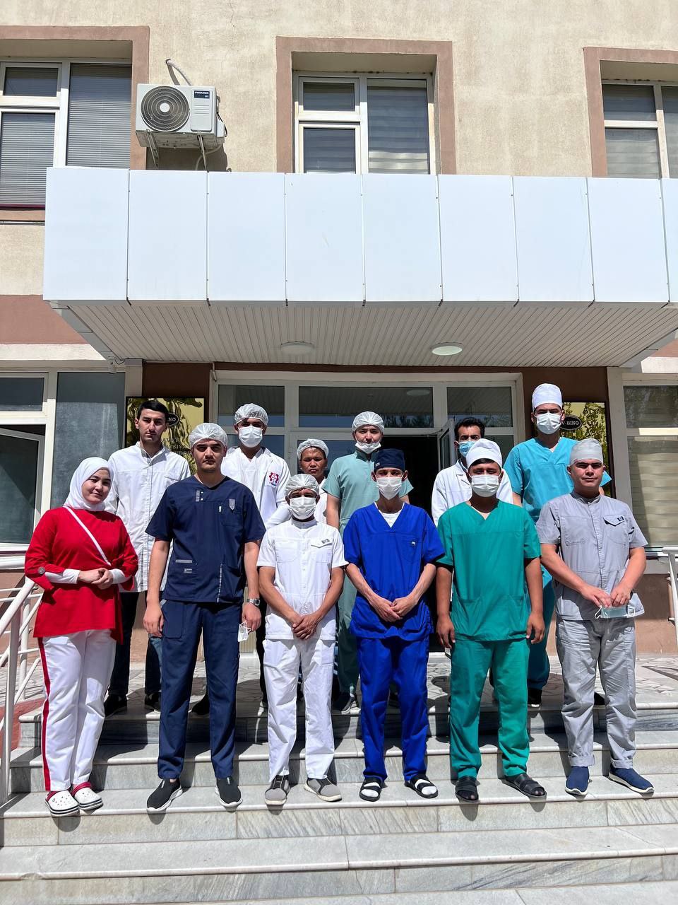 Buxoro innovatsion ta'lim va tibbiyot universitetining"Stomatologiya" yo'nalishi talabalari,  "Dolzarb 90 kun" loyihasi doirasida tashkil qilingan to'garakning amaliyot jarayonlarida faol qa