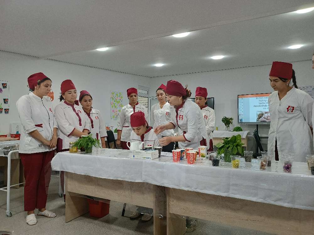 Buxoro innovatsion tibbiyot texnikumida ochiq dars jarayoni.