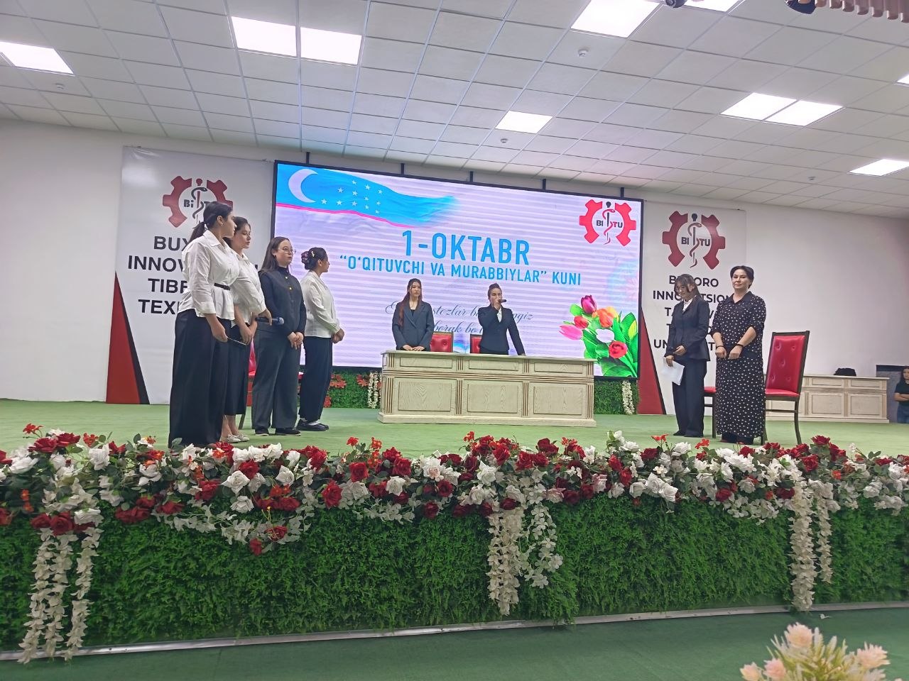 "Ustoz-yuksak ehtirom timsoli"