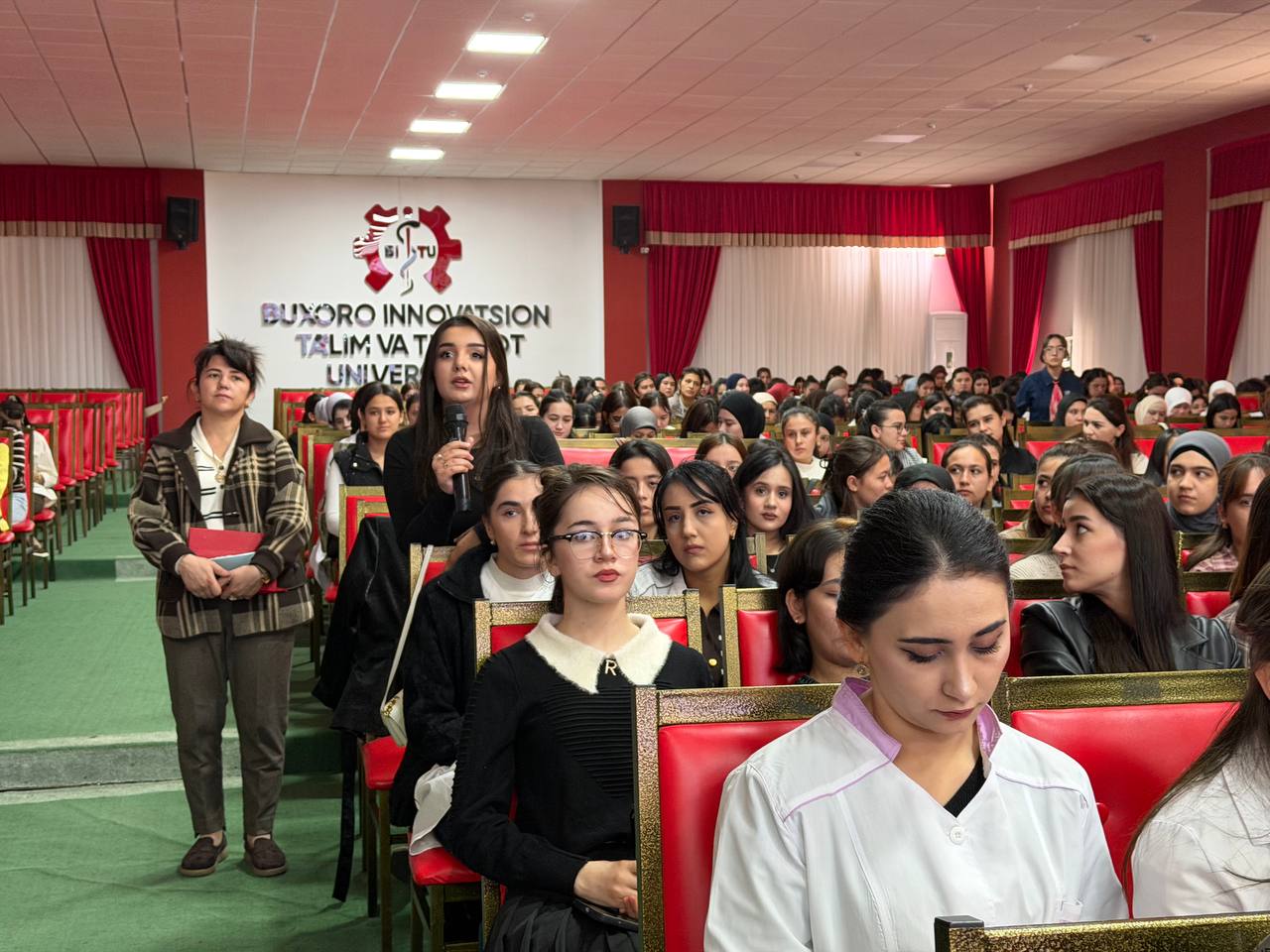 Roundtable discussion on "Introducing students to new decisions and innovations in the field of protection of women and children from oppression and violence"