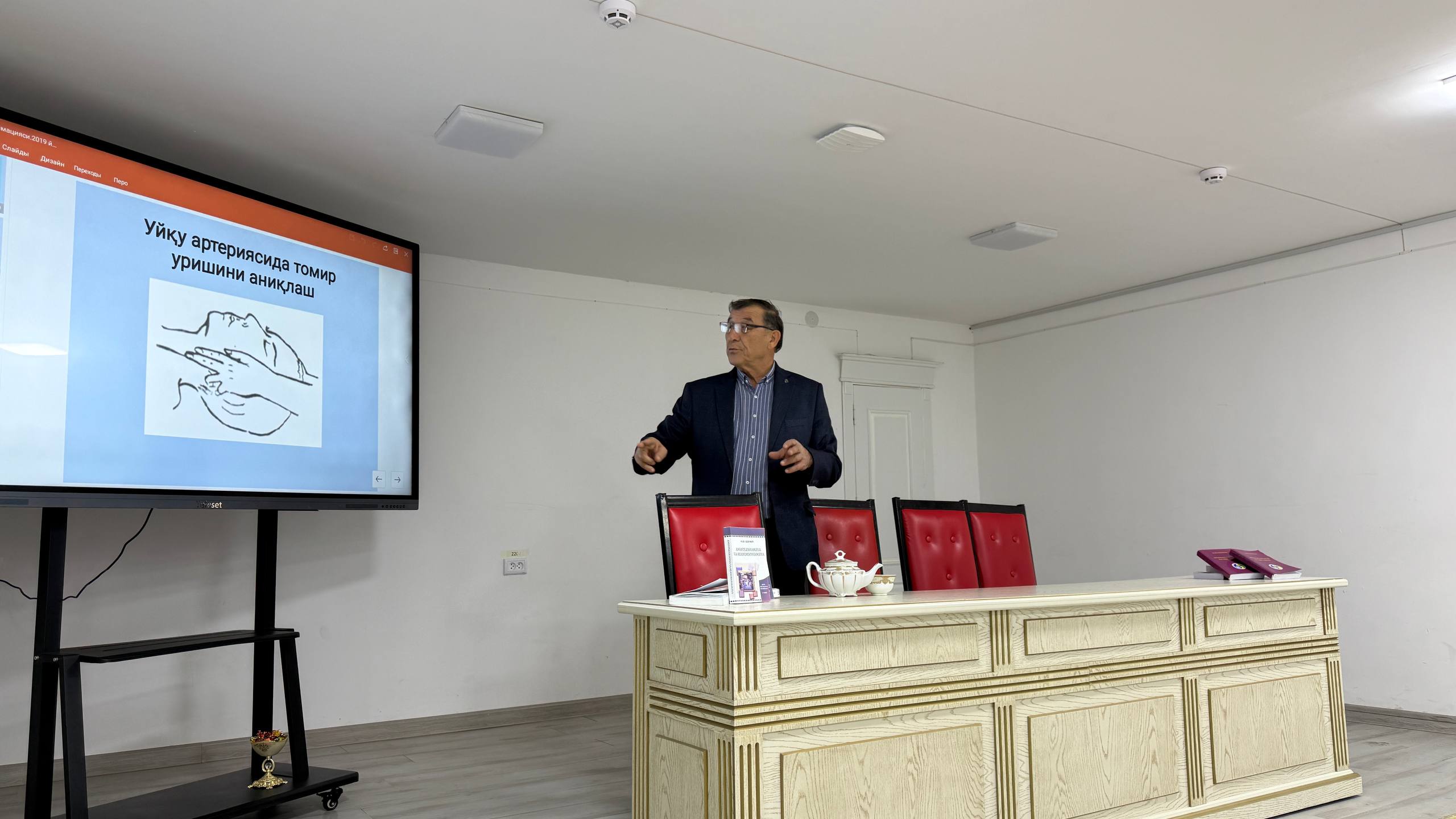 "Uch avlod"an'anasi asosida “Ko‘zga surtgum ustoz bosgan tuproqlarni”